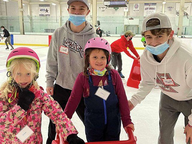 诺沃克女子为服务不足的儿童重新启动滑冰项目